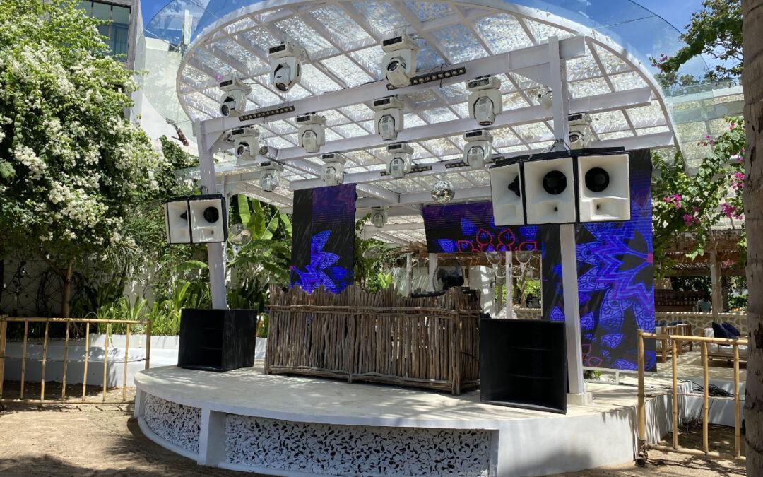 El club Mrs Sippy inaugura un nuevo escenario con recintos DS-12 en Bali, Indonesia