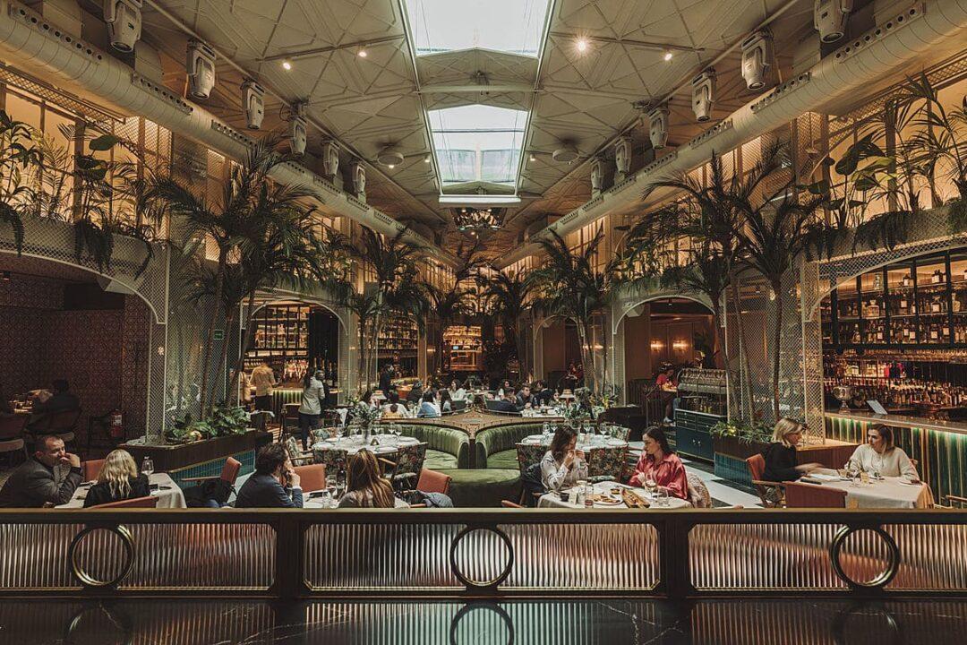 Imagen del restaurante La Diva con altavoces profesionales de Lynx Pro Audio