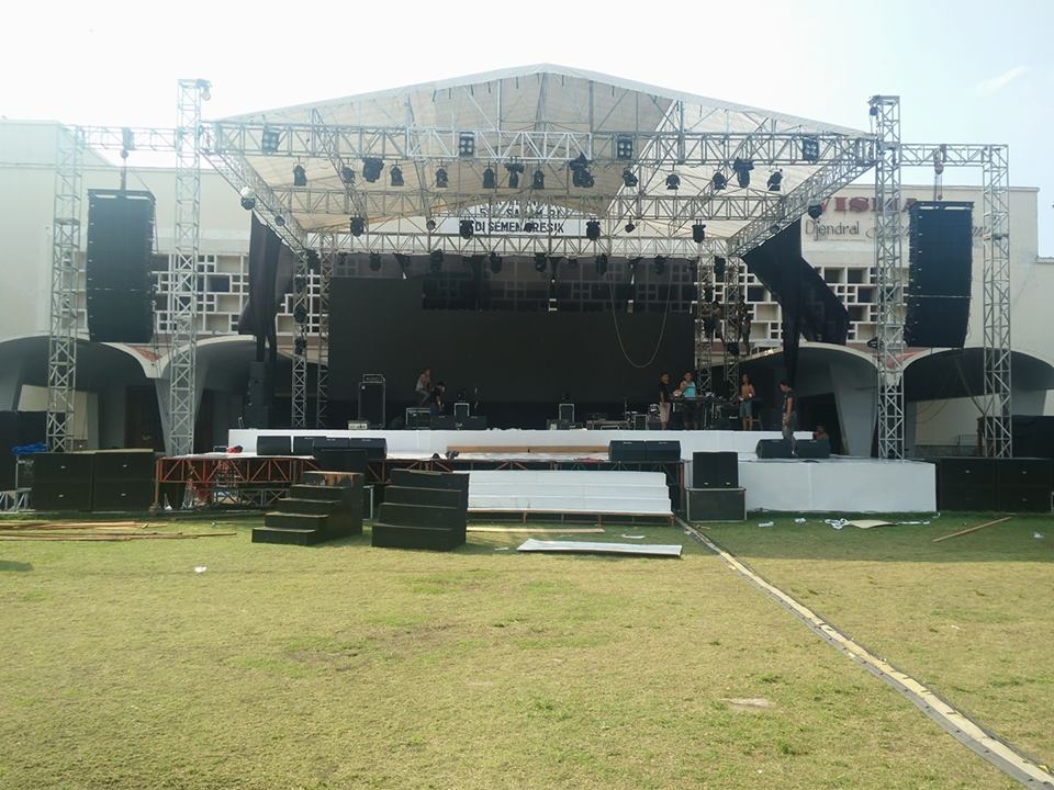 Evento corporativo en Java con line arrays LX-V12