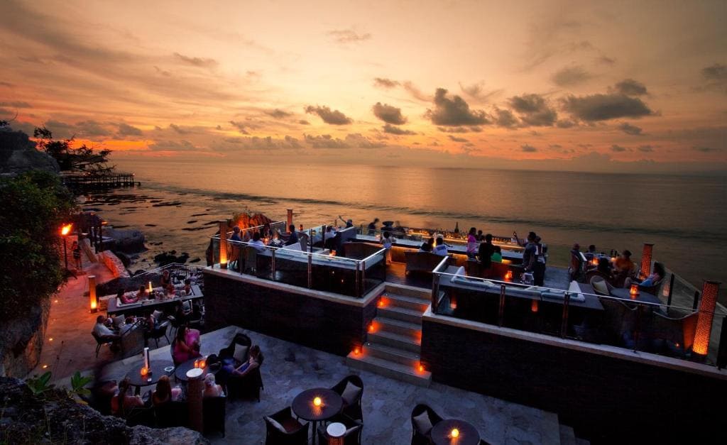 Instalación de sonido en Rock Bar, Bali