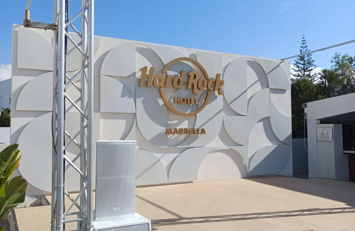 Hard Rock Hotel Marbella: una instalación de audio para exteriores
