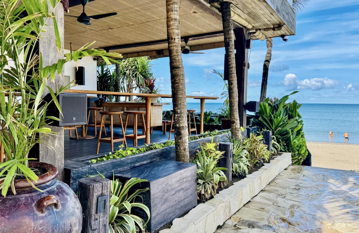 Sistemas de sonido exterior en beach clubs y terrazas
