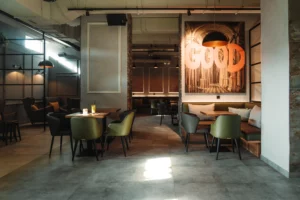 Smokehouse Holešovice: una instalación Lynx Pro Audio para un espacio que cambia de ritmo 8 Restaurant Smokehouse Holešovice, Lynx Pro Audio cabinets