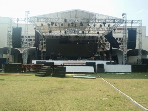 Evento corporativo en Java con line arrays LX-V12
